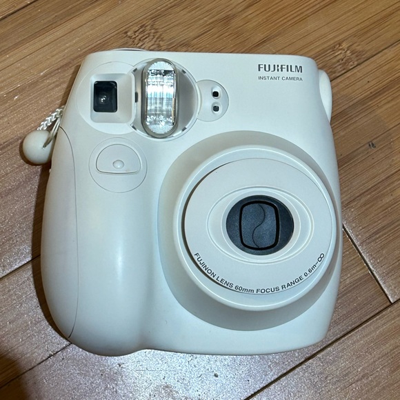 Fujifilm Instant Camera w/ case - Picture 5 of 9